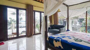 Deluxe Cottage, Lake View | Desk, free WiFi, bed sheets