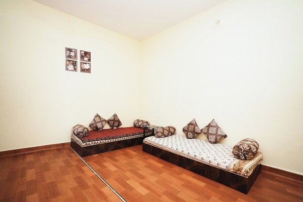 1 BHK Apartment (5 Adults) | Free WiFi, bed sheets