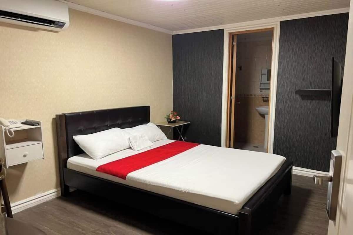 Desk, free WiFi, bed sheets