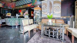 Lobby sitting area - Remedios Hotel Manila City Center (Manila)