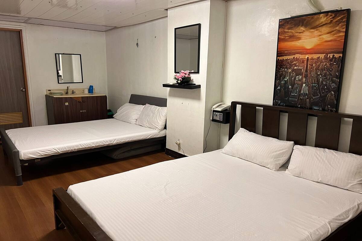 Chambre familiale | Bureau, accès au Wi-Fi (inclus), literie fournie