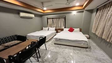 Deluxe Quadruple Room | Desk, iron/ironing board, free WiFi, wheelchair access