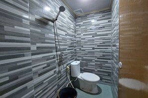 Standard Double Room | Bathroom - D Residence Syariah (Medan)