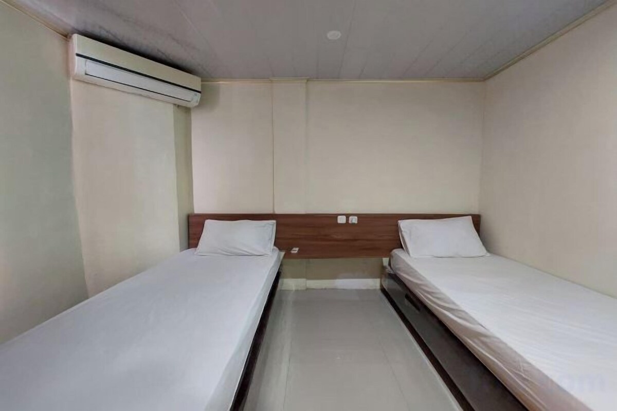 WiFi (free), bed sheets