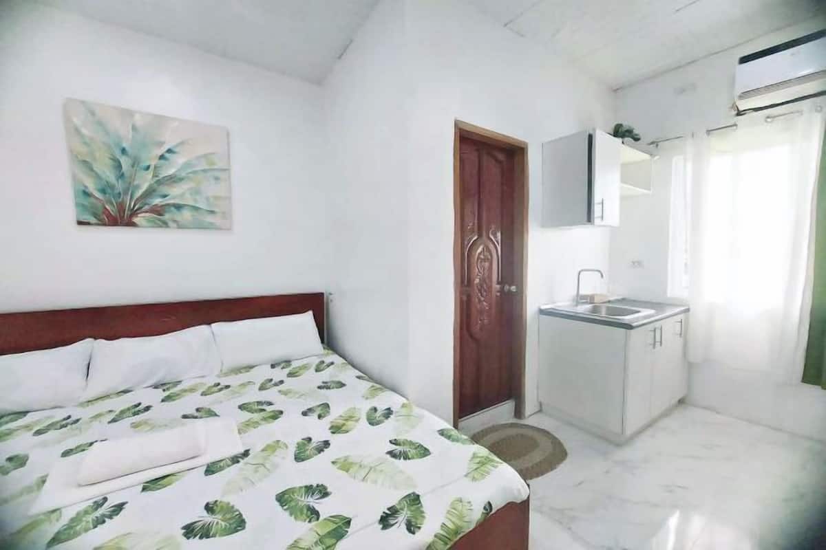 1 bedroom, in-room safe, desk, bed sheets