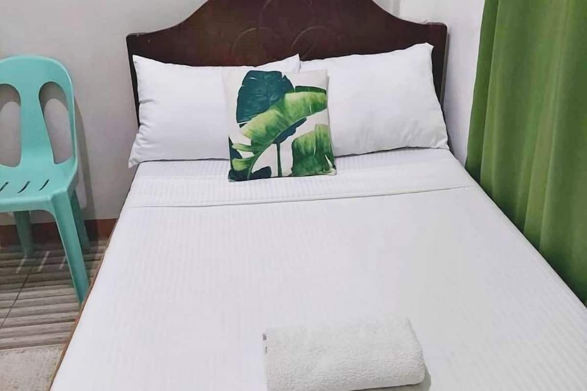 In-room safe, desk, bed sheets