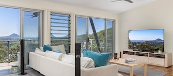 Hamptons By The Bay – Stay 3, Pay 2!