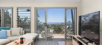Hamptons By The Bay — Stay5 Pay 4