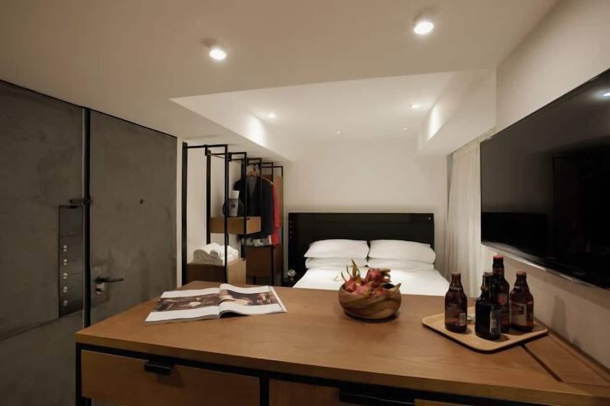 1 bedroom, in-room safe, desk, iron/ironing board