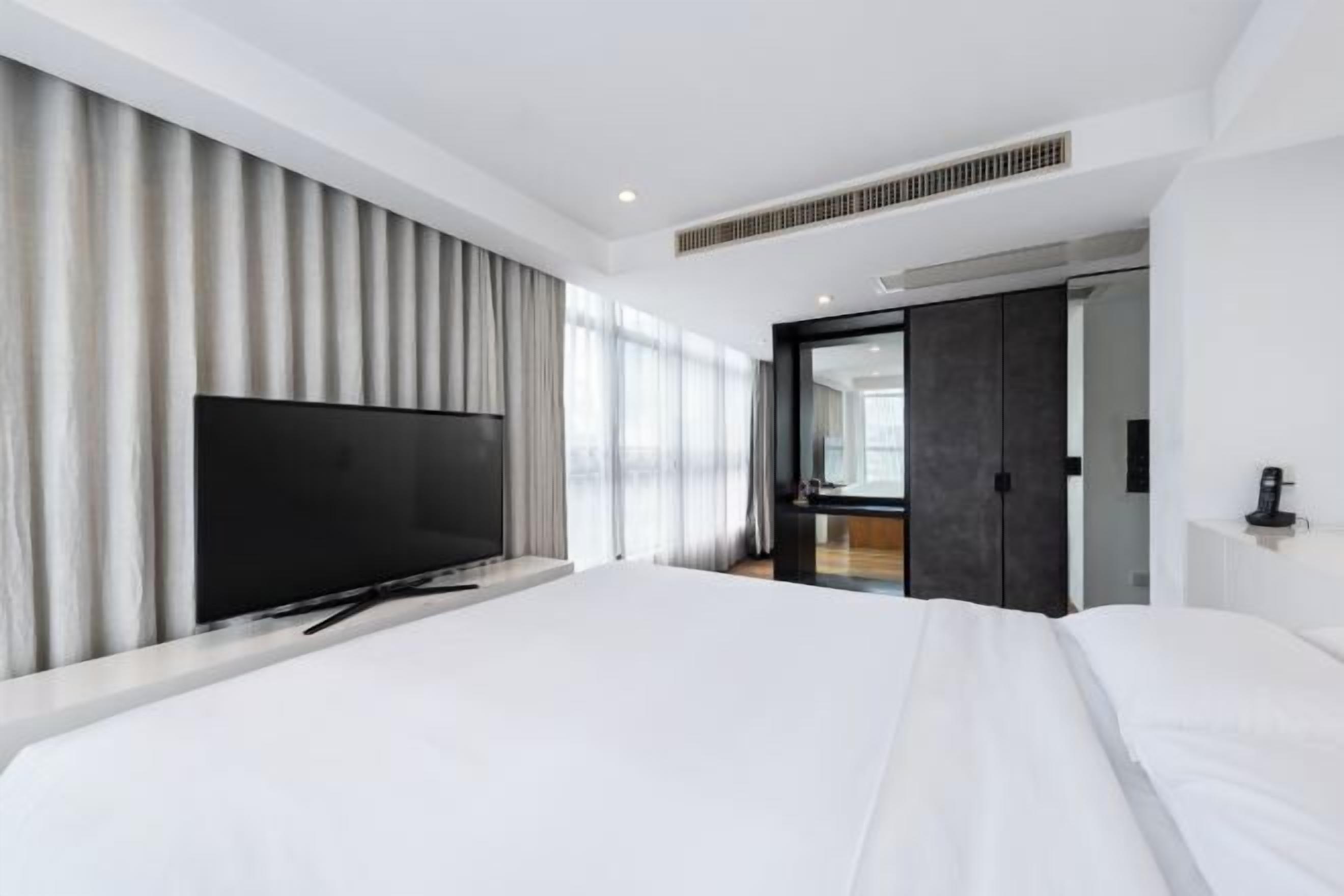 In-room safe, desk, iron/ironing board, free WiFi