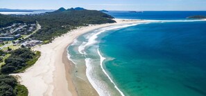 Beach nearby - Lentara Dream – ocean and beach views (Fingal Bay)