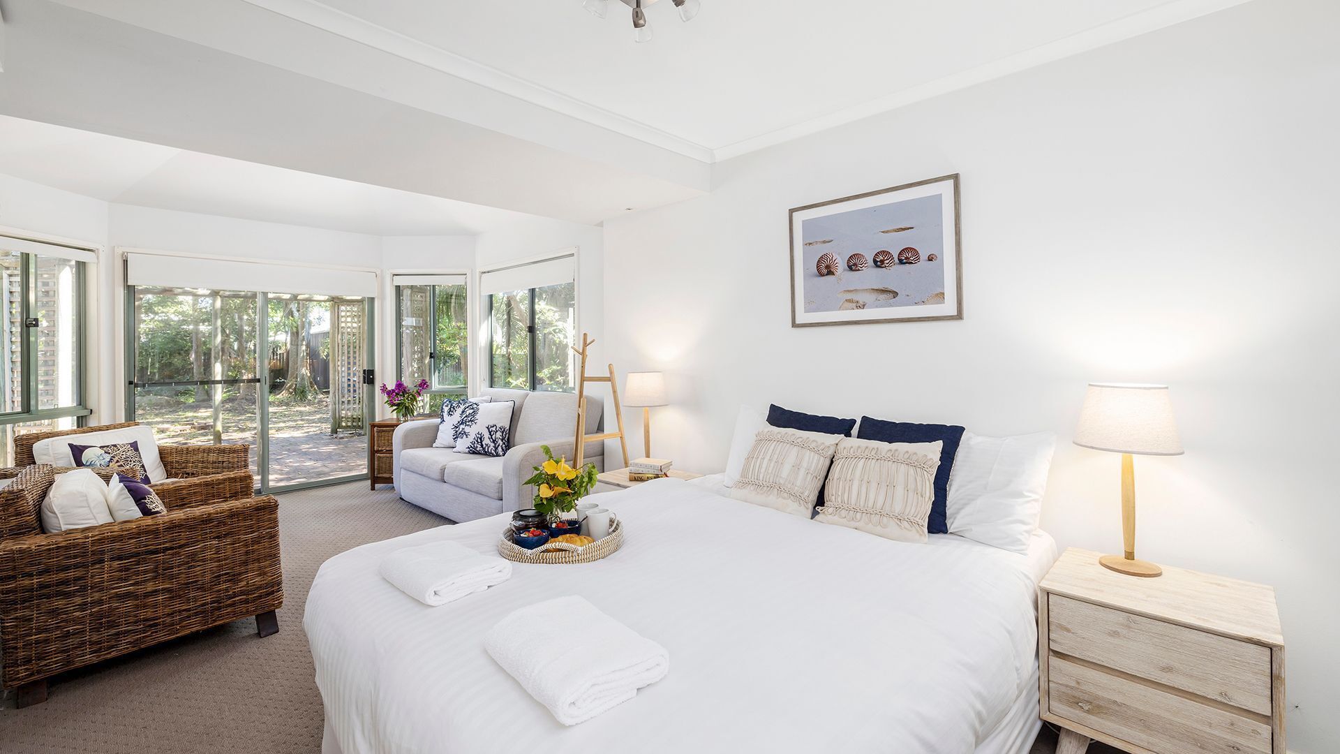 4 bedrooms, iron/ironing board, WiFi, bed sheets