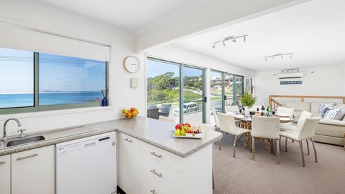 On the Beach - stunning ocean views with room to bring the boat, walking distance to town