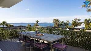 Outdoor dining - Wollomi Vues – amazing ocean views & close to the beach (Nelson Bay)