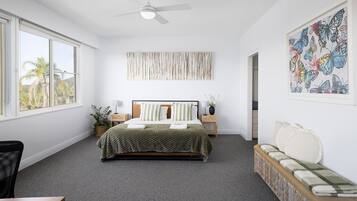 4 bedrooms, iron/ironing board, WiFi, bed sheets