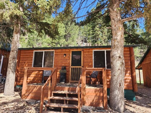 Close to Mt. Rushmore, Crazy Horse, Sylvan lake. Walk to 1880 train and Trails