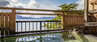 湖畔浪漫の宿かたくりの花