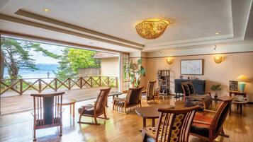 ロビーラウンジ