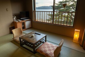 Eenvoudige kamer, 1 twee- of 2 eenpersoonsbedden, niet-roken (Japanese/Western style Twin room) | Uitzicht vanuit de kamer