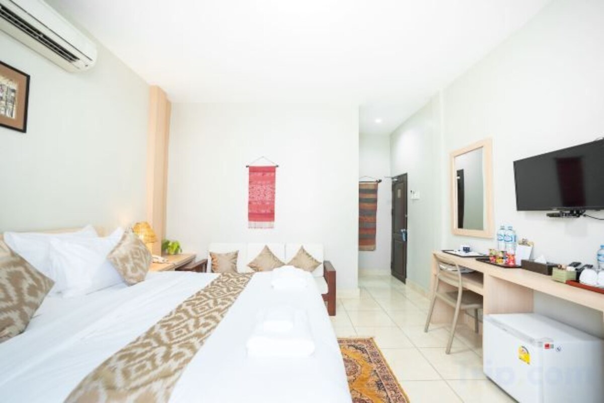 Ropa de cama de alta calidad, minibar, caja fuerte y escritorio