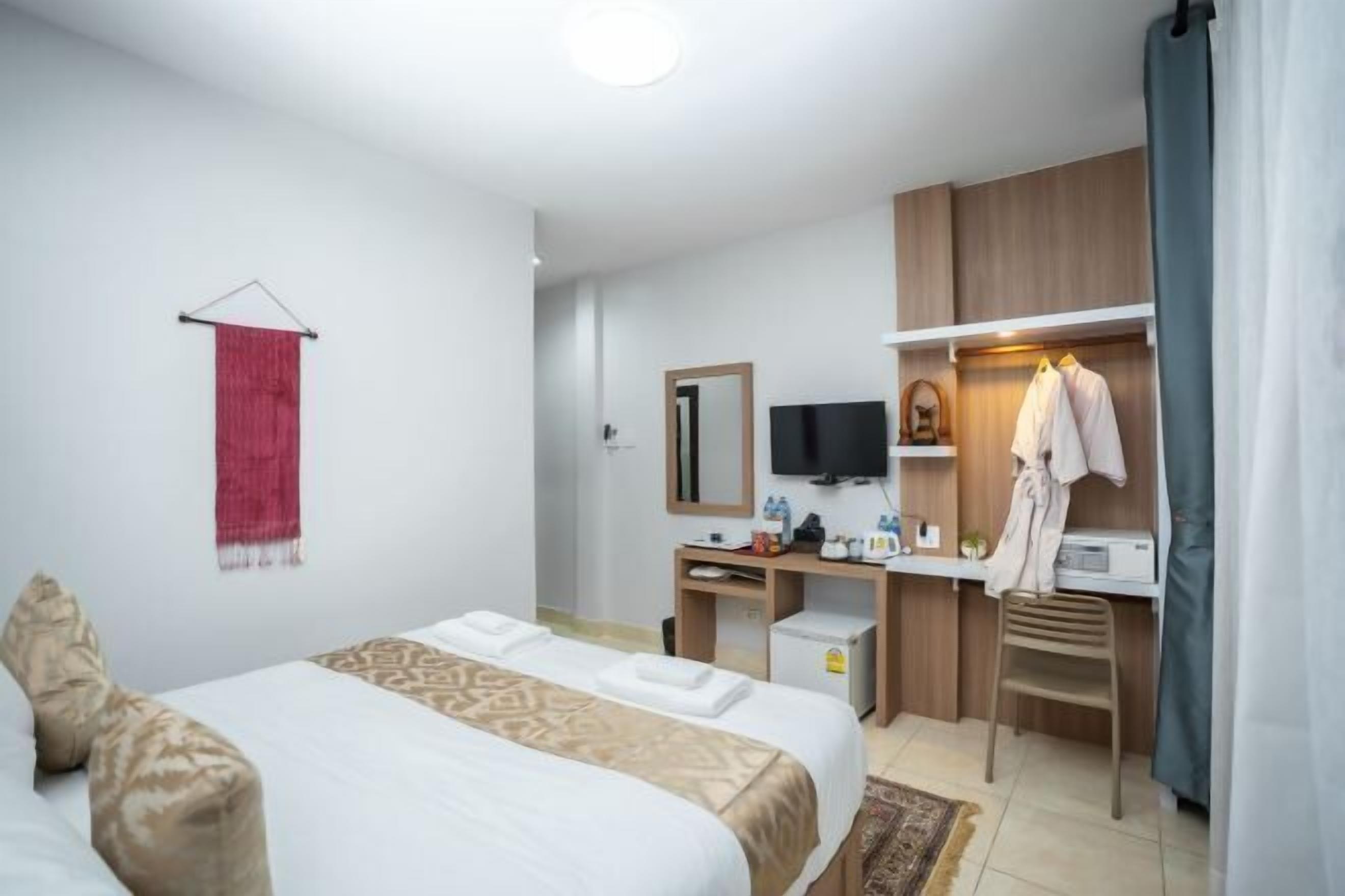 Premium bedding, minibar, in-room safe, desk