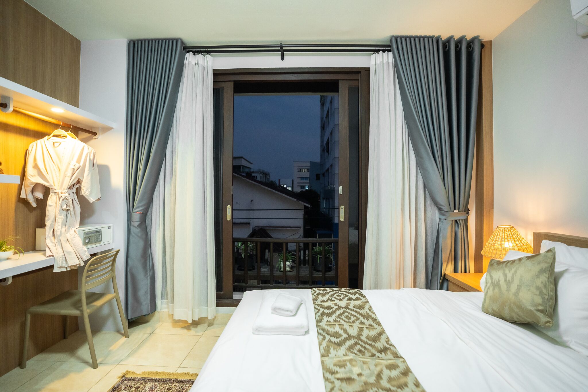 Deluxe Double Room | Premium bedding, minibar, in-room safe, desk