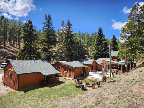 Allen Gulch Cabins is the perfect location to stay and explore the Black Hills!!