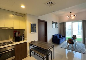 Appartement, 1 chambre, balcon, vue ville | Coin séjour