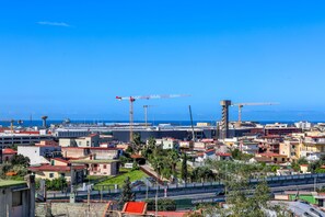 Panorama driepersoonskamer | Uitzicht vanaf balkon