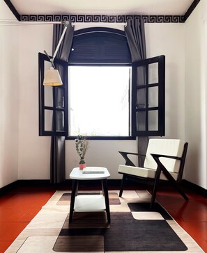 Habitación doble de lujo | Tabla de planchar con plancha, wifi gratis y ropa de cama