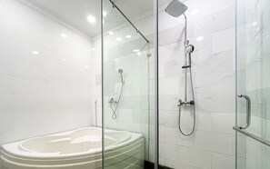 Deluxe Double Room Single Use | Bathroom | Shower, free toiletries, slippers, towels - 5H Garden  (Ho Chi Minh City)