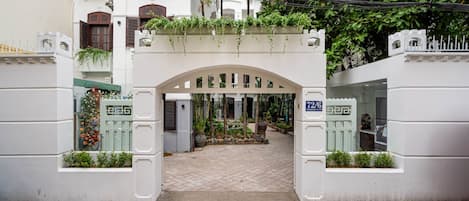 Mặt tiền nơi lưu trú