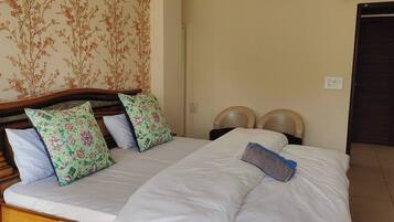 4 bedrooms, iron/ironing board, free WiFi, bed sheets