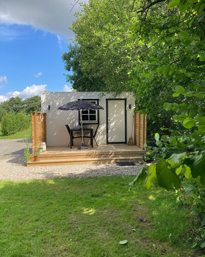 Mysigt och lugnt på landet på liten hästgård