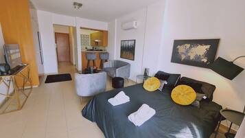 Bügeleisen/Bügelbrett, kostenloses WLAN, Bettwäsche