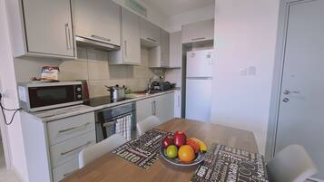 Refrigerador, microondas, horno, tetera/pava eléctrica