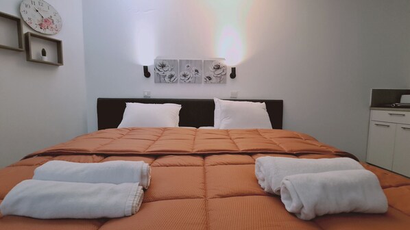 1 bedroom, free WiFi, bed sheets