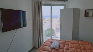 1 bedroom, free WiFi, bed sheets