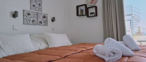 WiFi (無料)、ベッドシーツ