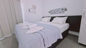 WiFi (無料)、ベッドシーツ