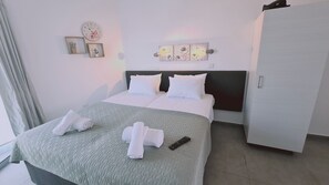 Free WiFi, bed sheets