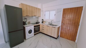 Kühlschrank, Ofen, Wasserkocher, Toaster