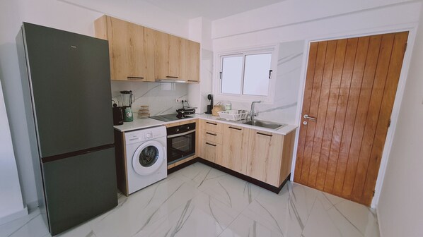 Kühlschrank, Ofen, Wasserkocher, Toaster