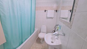Séchoir à cheveux, serviettes fournies