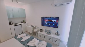 1 habitación, insonorización y tabla de planchar con plancha 