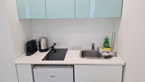 Bollitore elettrico, tostapane, pentole/stoviglie/utensili