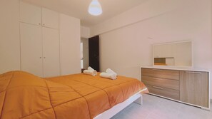 Iron/ironing board, free WiFi, bed sheets