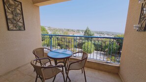 Outdoor dining - STAY Tala Sea View Apartment (Tala)