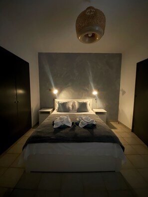 1 slaapkamer, een strijkplank/strijkijzer, gratis wifi, beddengoed