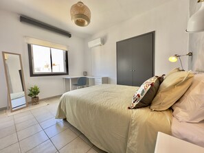 1 dormitorio, tabla de planchar con plancha, wifi gratis y ropa de cama